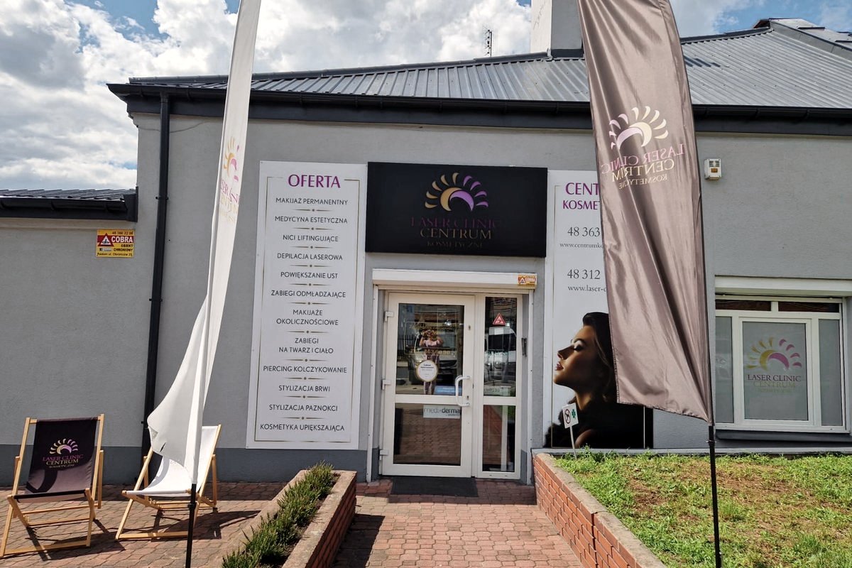 Wejście do salonu Laser Clinic przy ul. Witolda 3 w Radomiu